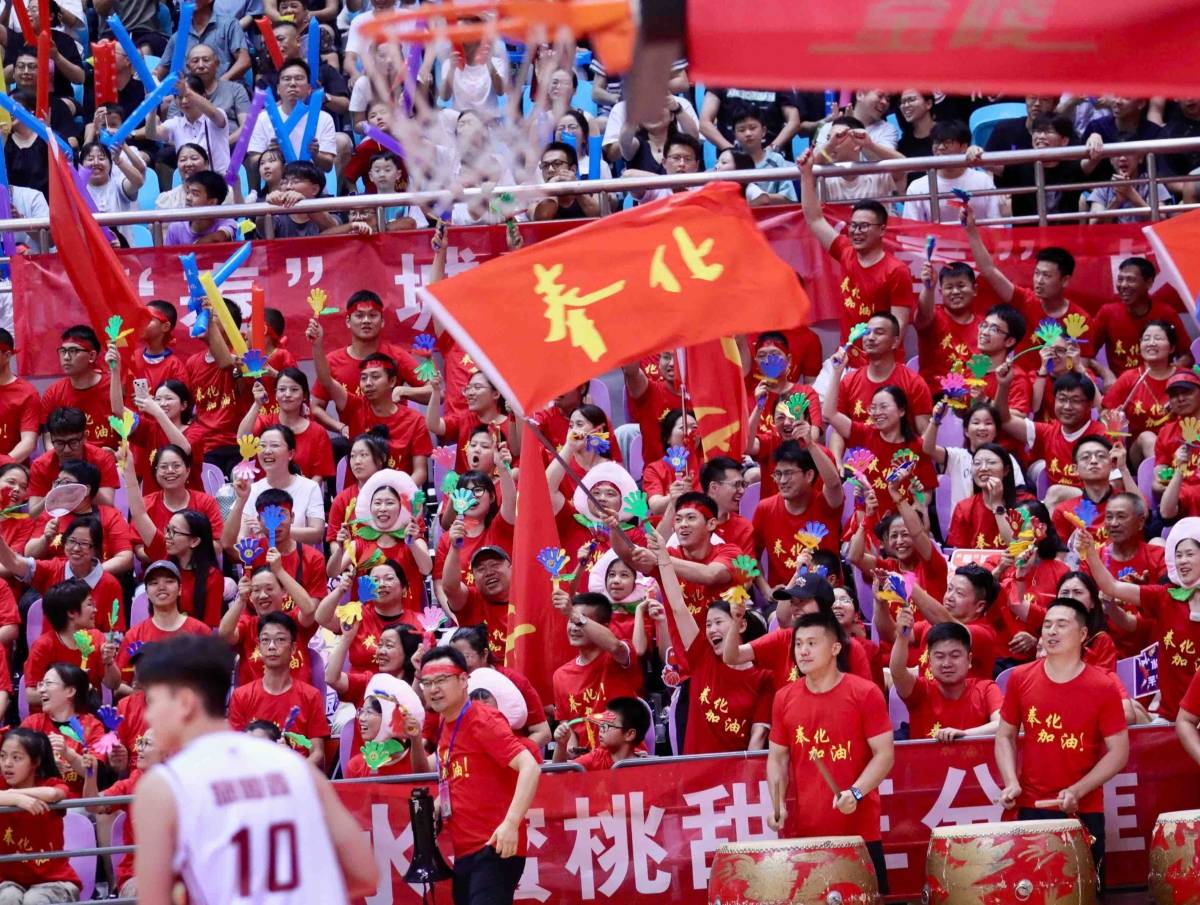 热情对决：球迷热情鲜血激战正酣的简单介绍