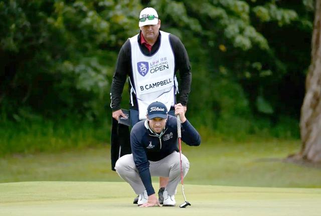 爱游戏网页版-紧张角逐展开，球员们全力拼搏