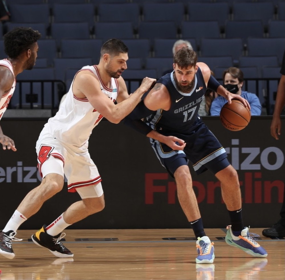 爱游戏体育地址-公牛主场逆转灰熊，扬纳斯斩获三双数据