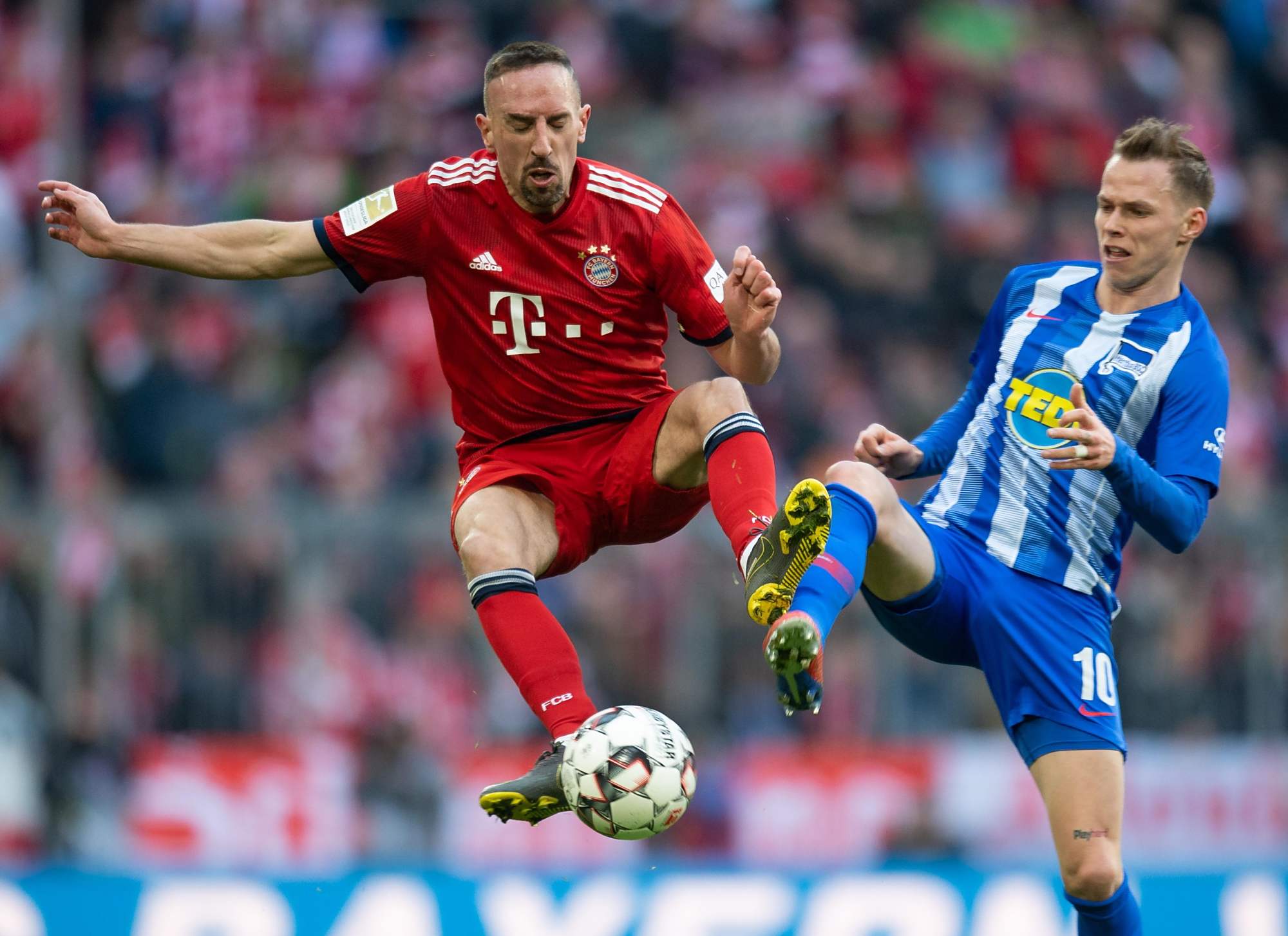 爱游戏体育直播-拜仁慕尼黑队胜负胶着，主场艰难击败沙尔克队