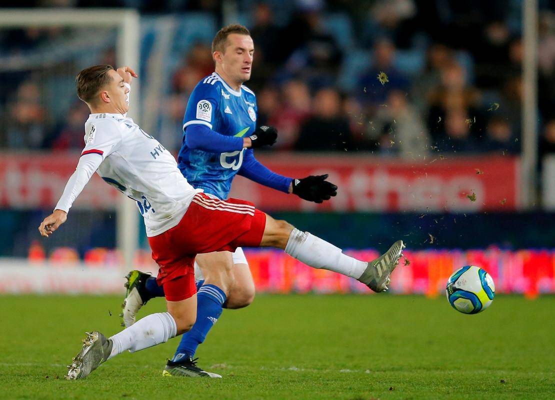 里昂球队遭遇失利，状态下滑