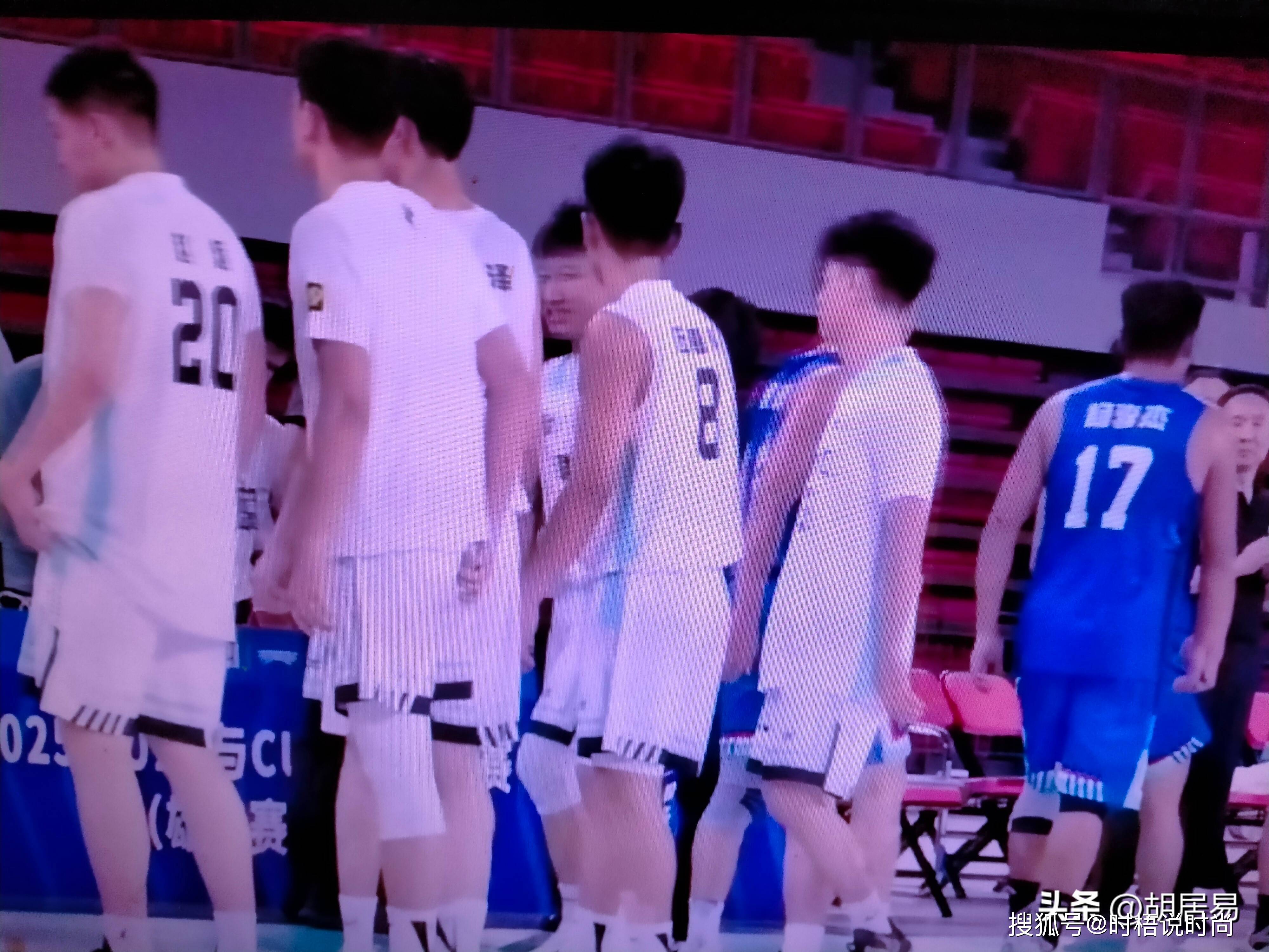 爱游戏官网-中国男篮不敌马刺，战术破绽暴露无遗