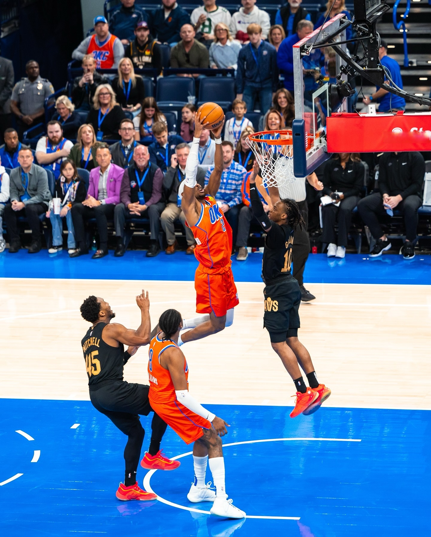 雷霆主场战胜黄蜂，保持主场不败的简单介绍