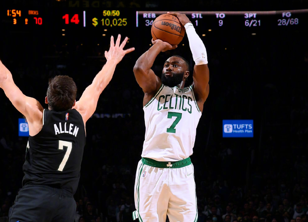 包含独行花城胜雷霆，霍乐迪砍下25分的词条