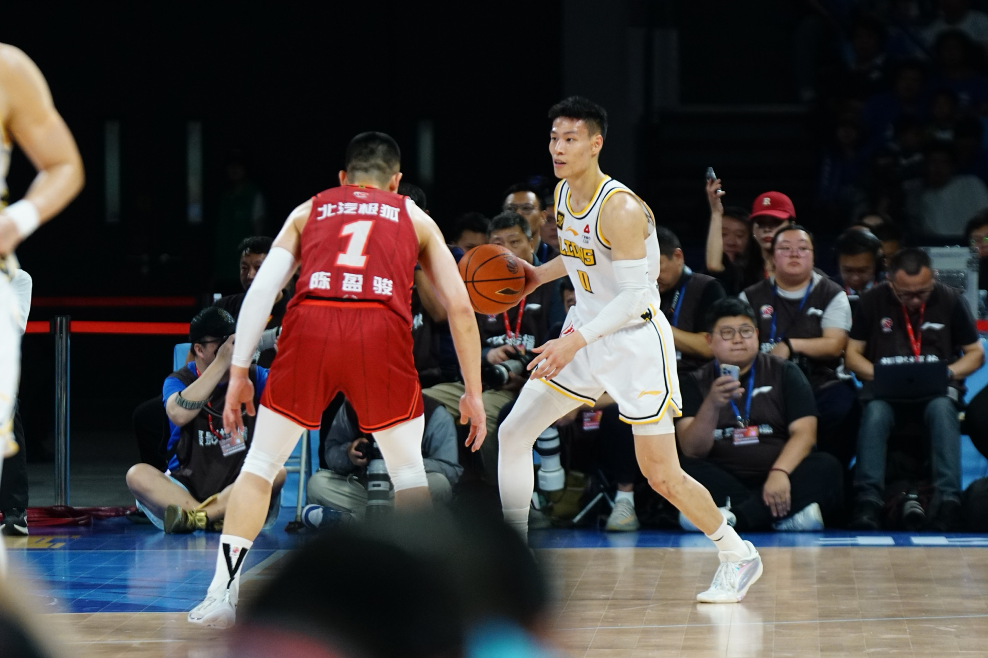 关于浙江男篮客场力克福建队，豪取两连胜的信息