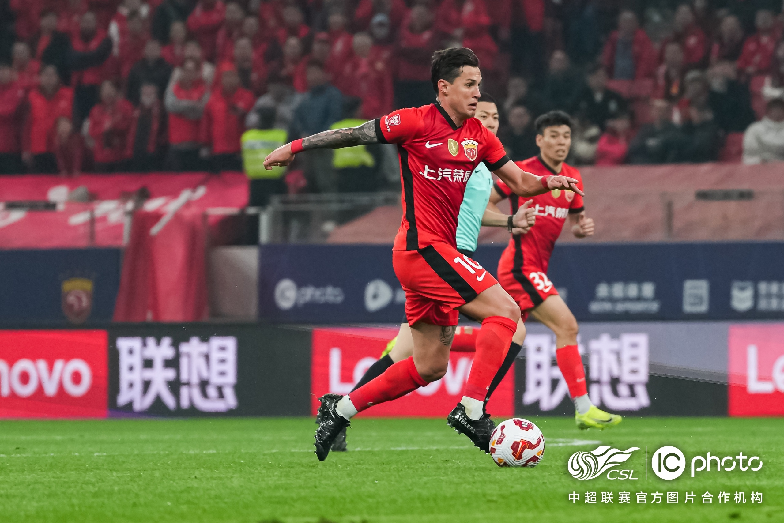 爱游戏app下载-关于里昂球员精英在场上发挥不俗，带领球队取胜的信息