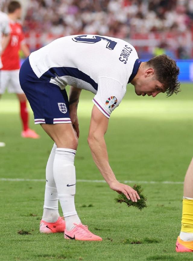 爱游戏官网-西班牙队意外落败，挑战愈发严峻的简单介绍